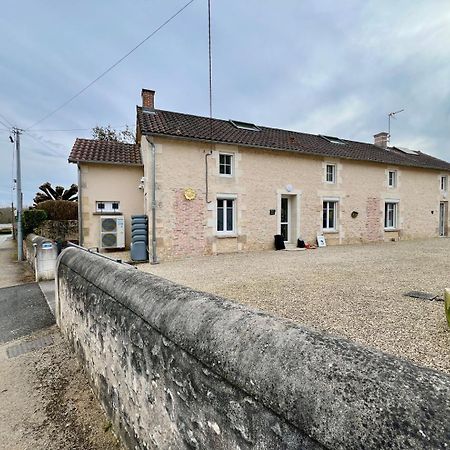 Chez Marcel - Maison 3 Chambres Lussac-les-Chateaux Exterior photo