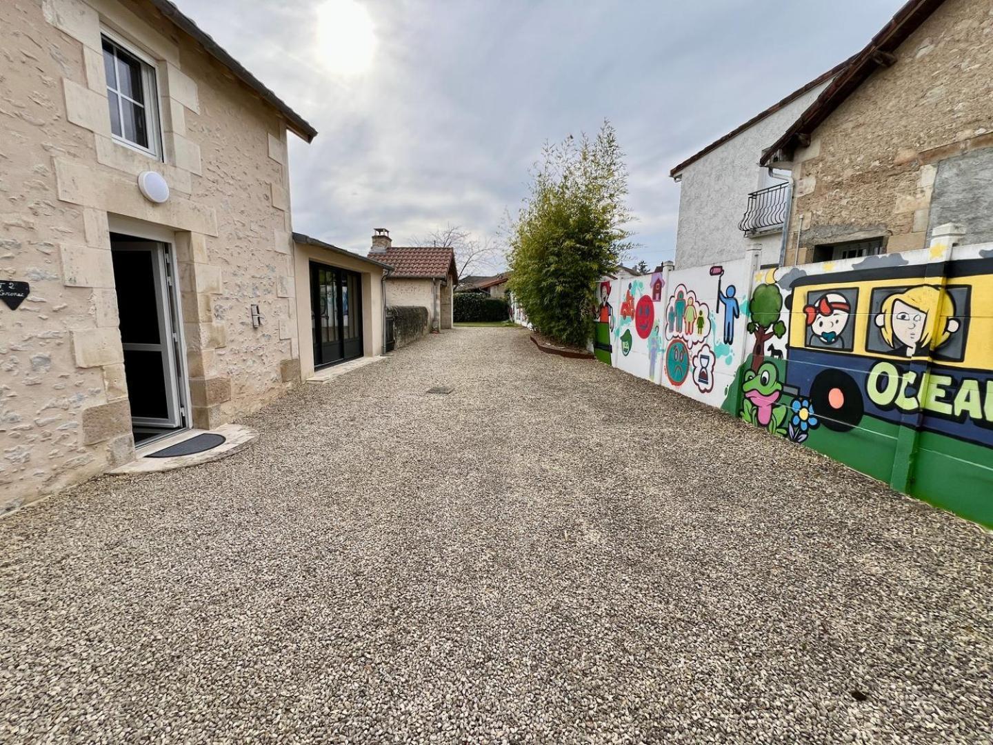 Chez Marcel - Maison 3 Chambres Lussac-les-Chateaux Exterior photo