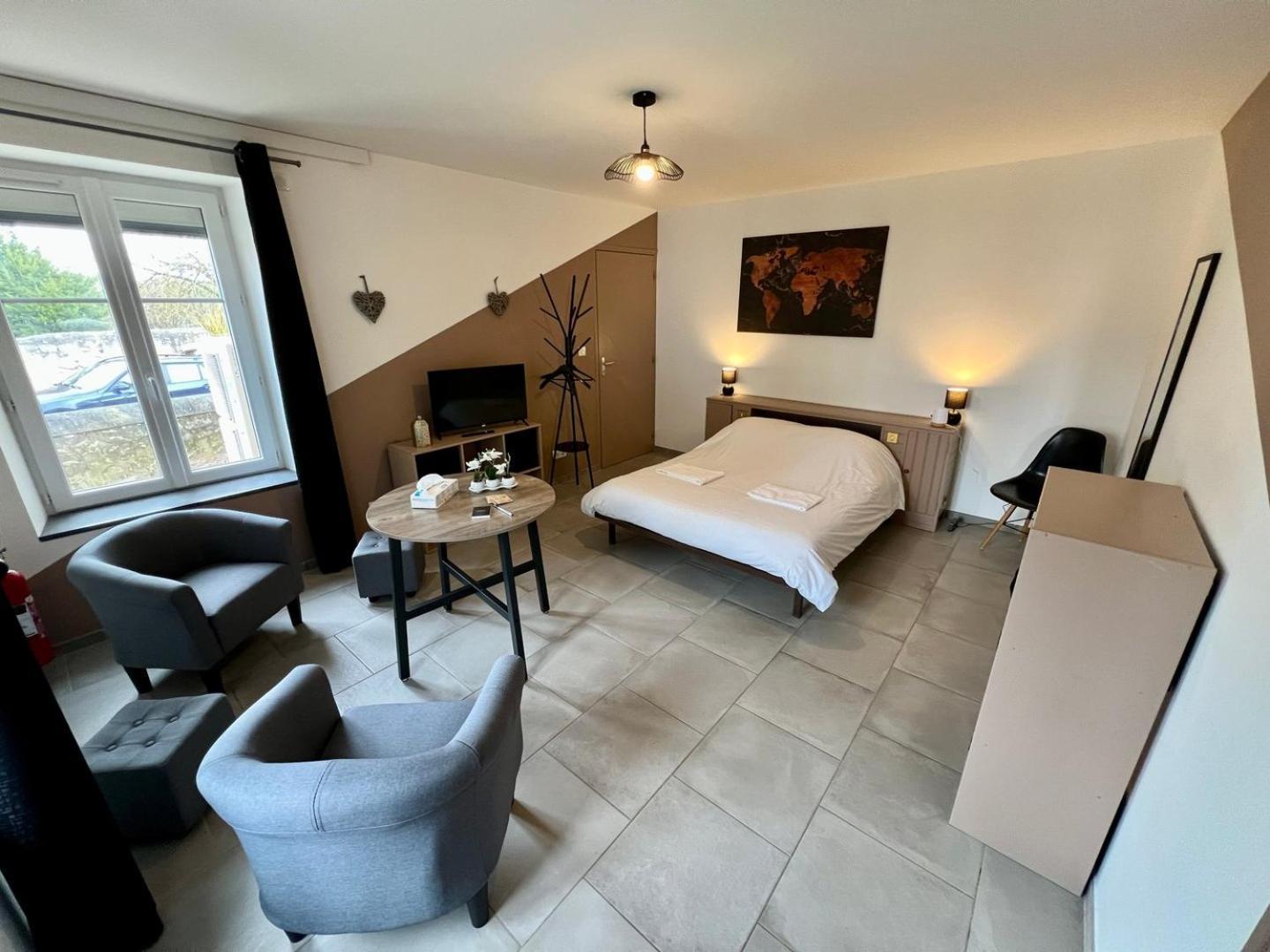 Chez Marcel - Maison 3 Chambres Lussac-les-Chateaux Exterior photo